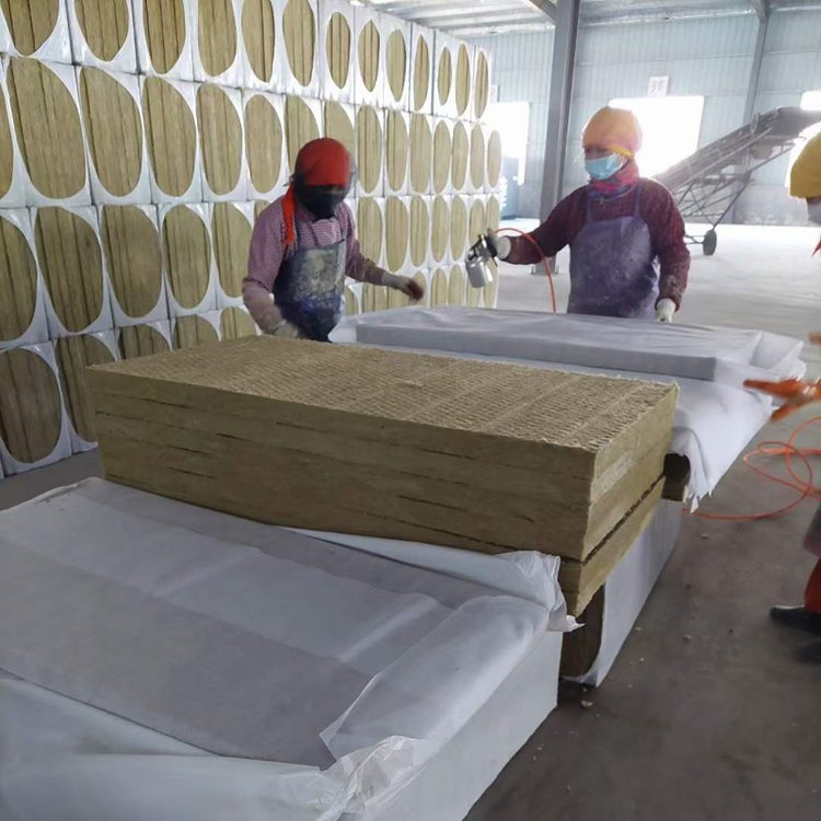 建筑外墻80mm厚國標巖棉板與樓層巖棉防火隔離帶技術解析